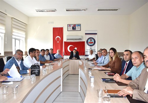 Kaymakamımız Volkan ÖZER başkanlığında, 2024-2025 Eğitim-Öğretim yılı değerlendirme toplantısı gerçekleştirildi
